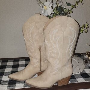 Indigo Rd. Western Embroidered Pull On Pointy Toe Beige 3" Cowboy Boots Size 9.5